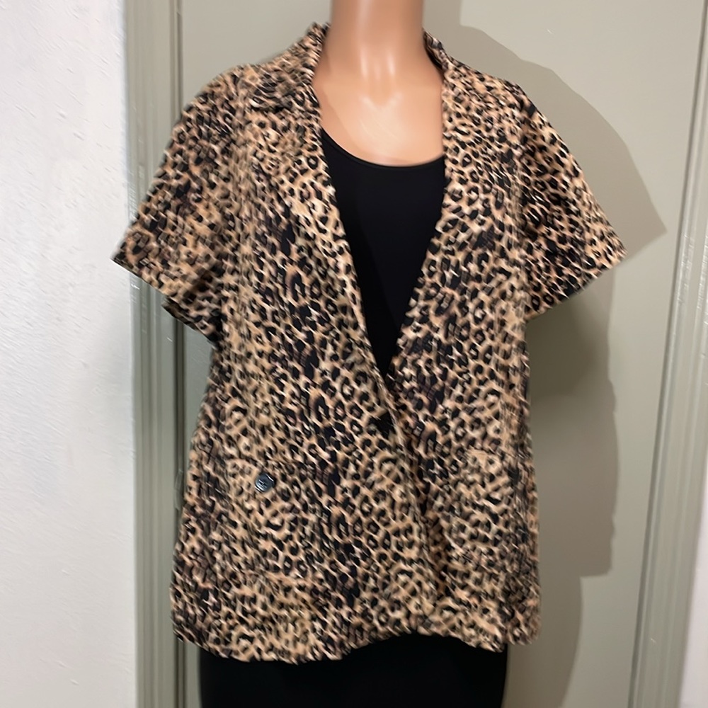 First Option Too Short Sleeve Women's Leopard Print Top Jacket with Pockets EUC